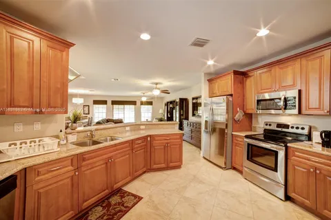 2916 Hidden Harbour Ct, Dania Beach FL 33312