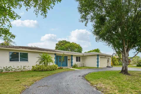1321 NW 75th Ter, Plantation FL 33313