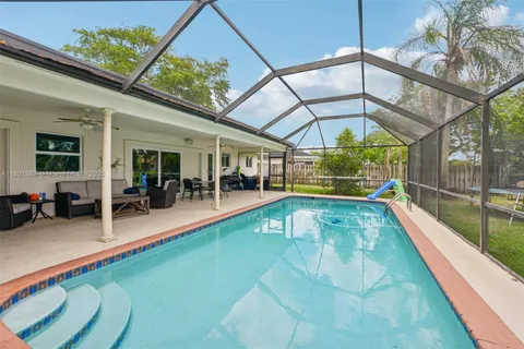 1321 NW 75th Ter, Plantation FL 33313