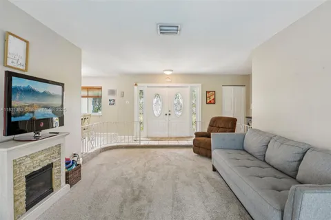 1321 NW 75th Ter, Plantation FL 33313