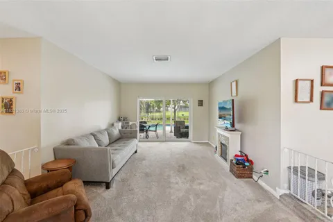 1321 NW 75th Ter, Plantation FL 33313
