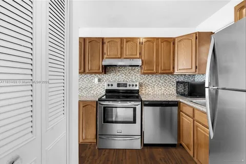 600 NE 25th St # 63, Miami FL 33137