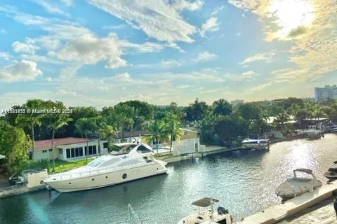 2020 NE 135th St # 407, North Miami FL 33181