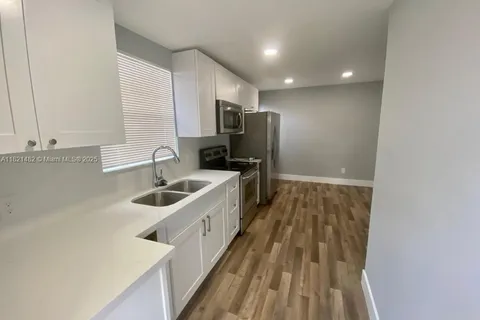 345 NE 168th St, North Miami Beach FL 33162