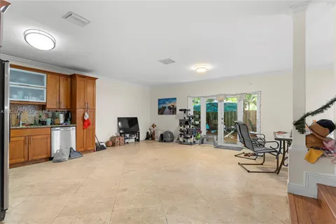 3154 Plaza St, Miami FL 33133