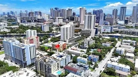 546 SW 1st St # 501, Miami FL 33130