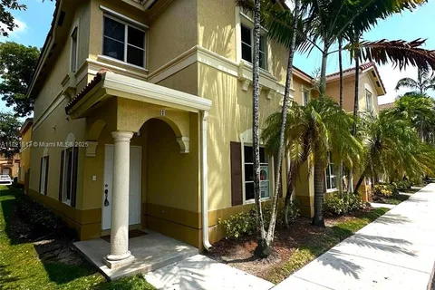 8463 NW 107th Path # 33, Doral FL 33178