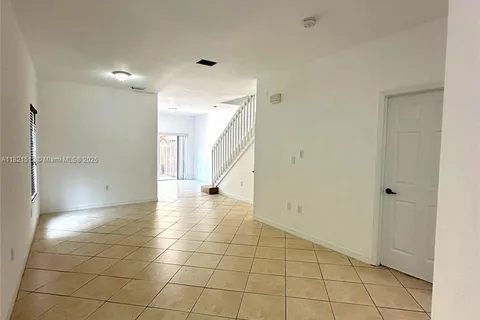 8463 NW 107th Path # 33, Doral FL 33178