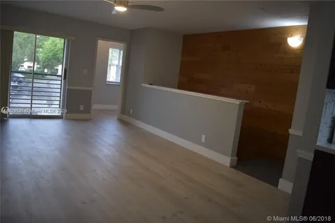 512 Gardens Dr # 202, Pompano Beach FL 33069