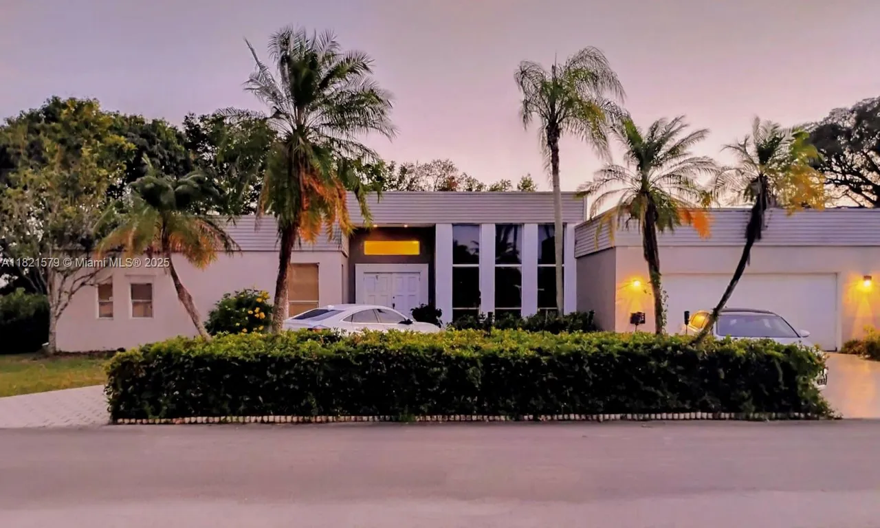5706 White Hickory Cir, Tamarac FL 33319