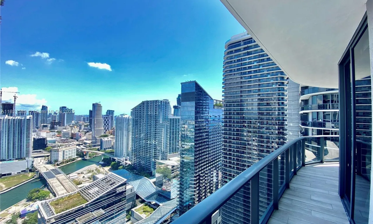 55 SW 9th St # 4201, Miami FL 33130