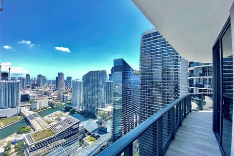 55 SW 9th St # 4201, Miami FL 33130