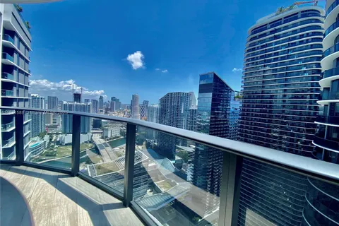 55 SW 9th St # 4201, Miami FL 33130