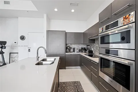 7825 NW 107th Ave # 812, Doral FL 33178