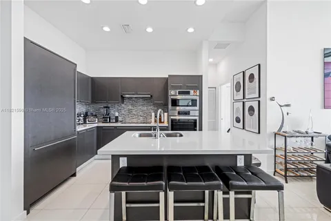 7825 NW 107th Ave # 812, Doral FL 33178