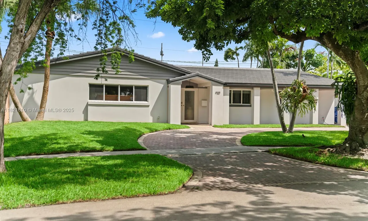 930 NE 182nd Ter, North Miami Beach FL 33162