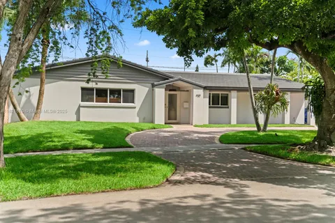 930 NE 182nd Ter, North Miami Beach FL 33162