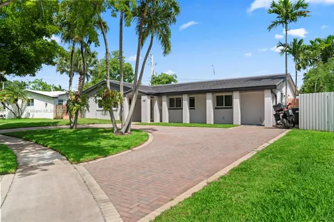 930 NE 182nd Ter, North Miami Beach FL 33162