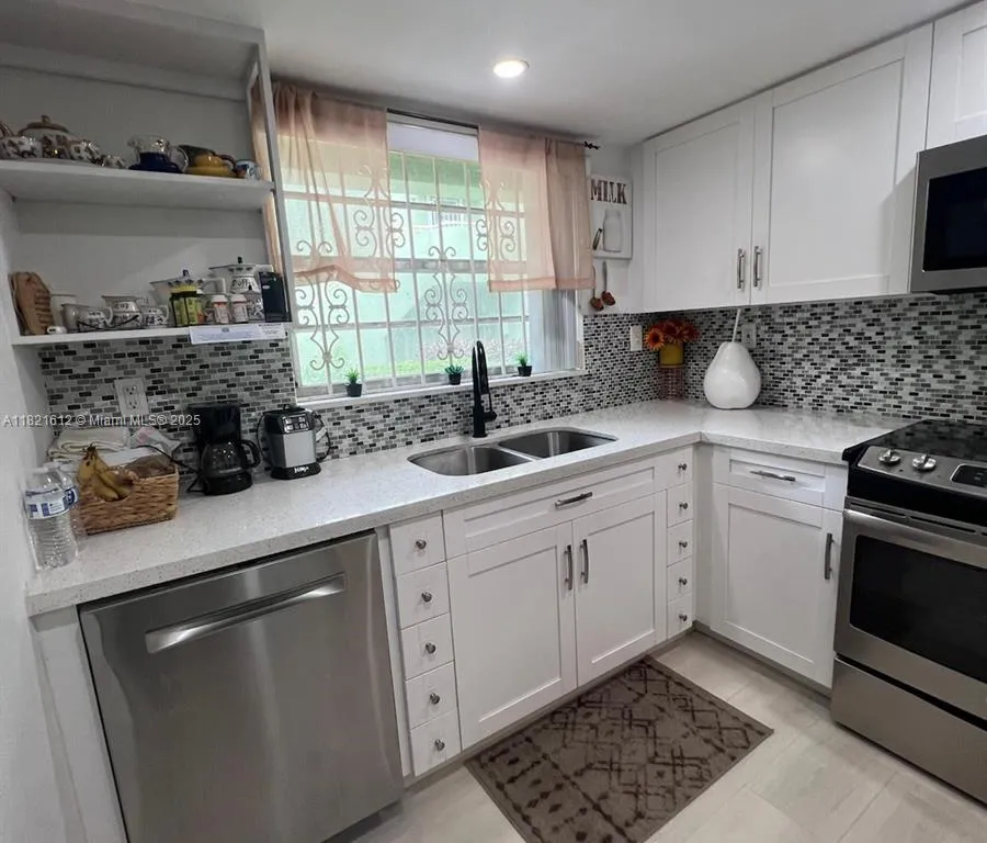 11183 NW 7th St # 104, Miami FL 33172