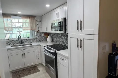 11183 NW 7th St # 104, Miami FL 33172