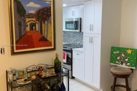 11183 NW 7th St # 104, Miami FL 33172