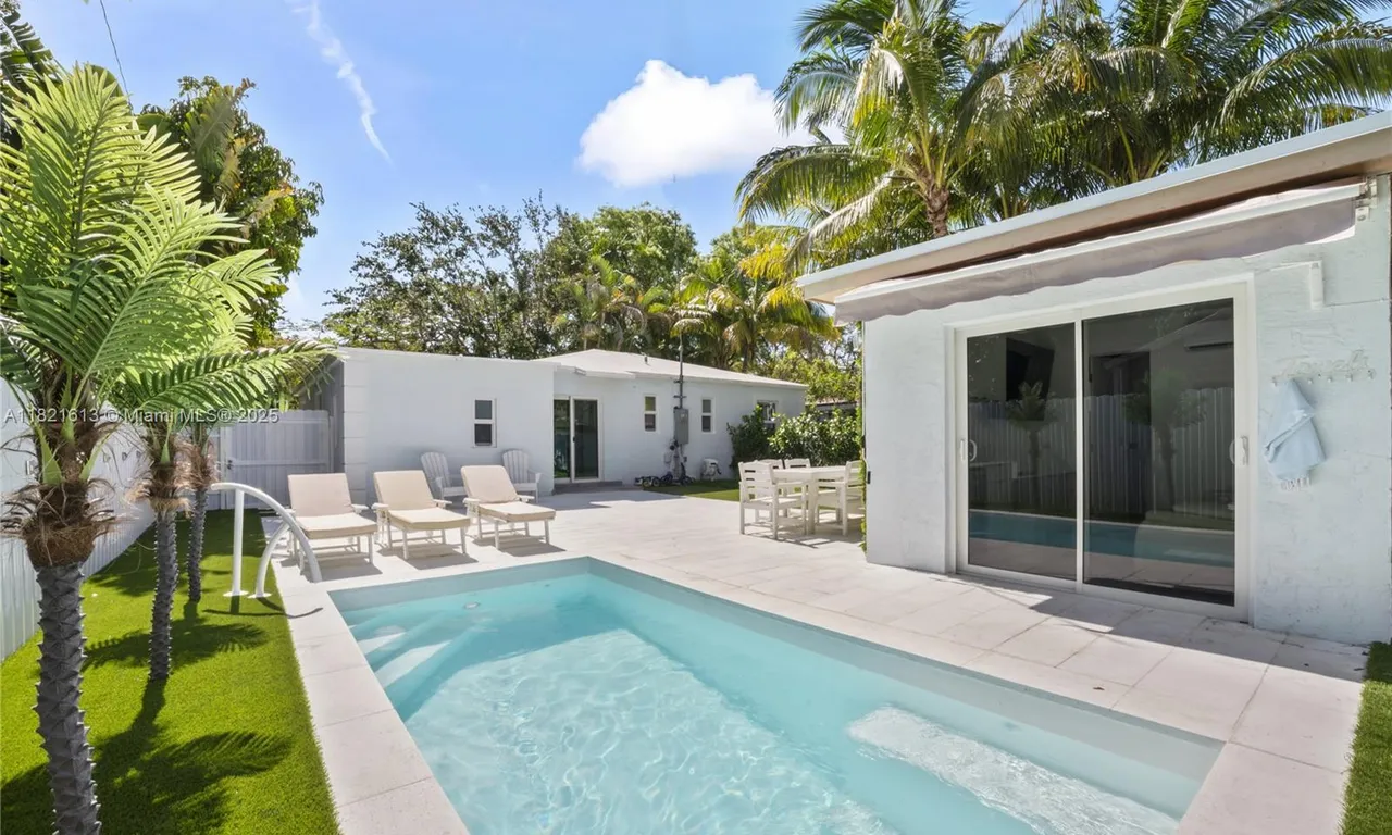 6430 SW 58th Pl, South Miami FL 33143