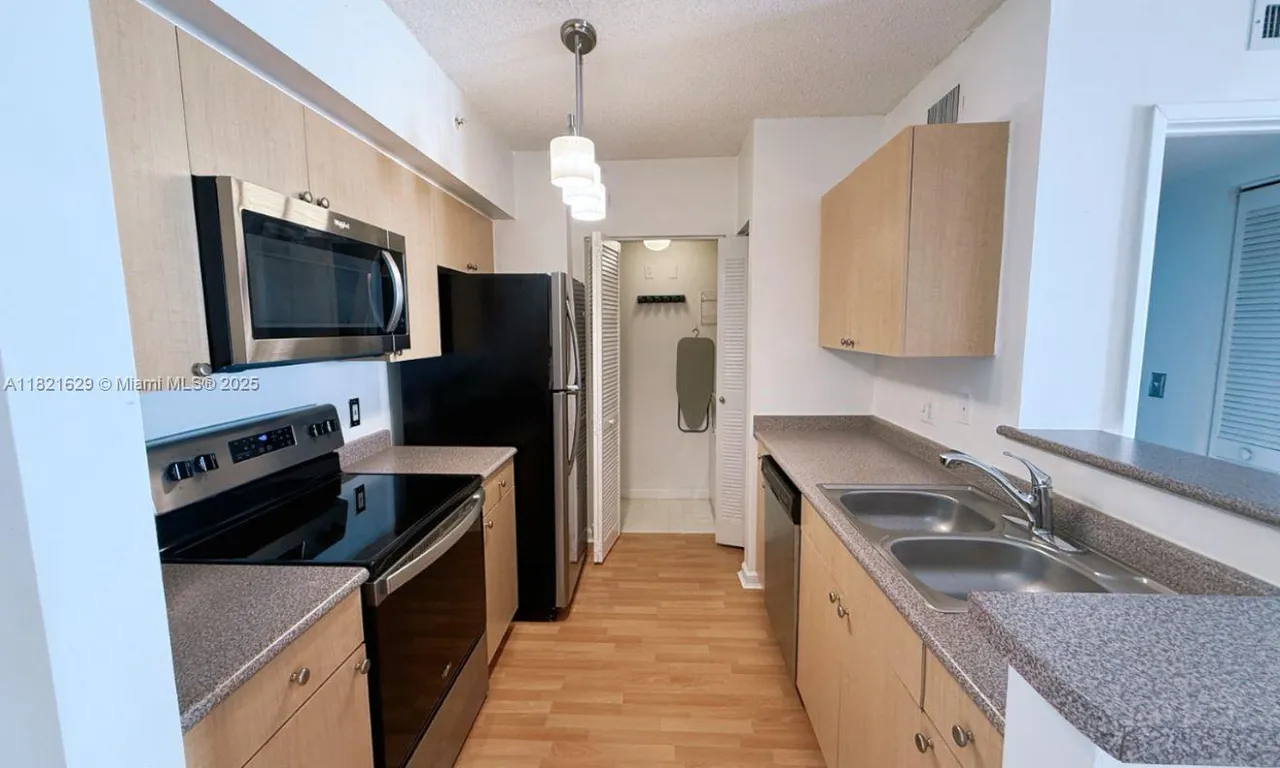 1919 Van Buren St # 610A, Hollywood FL 33020