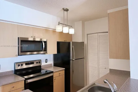 1919 Van Buren St # 610A, Hollywood FL 33020