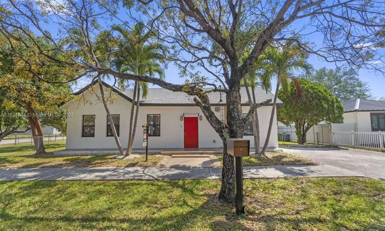 601 SW 1st St, Hallandale Beach FL 33009