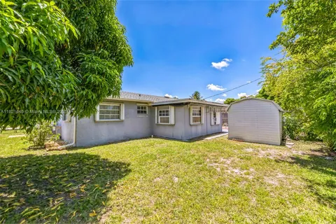 6701 NW 6th St, Margate FL 33063