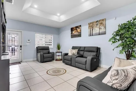 214 SW 15th Ter, Homestead FL 33030