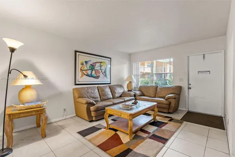 200 Croton Ave # 102, Lantana FL 33462