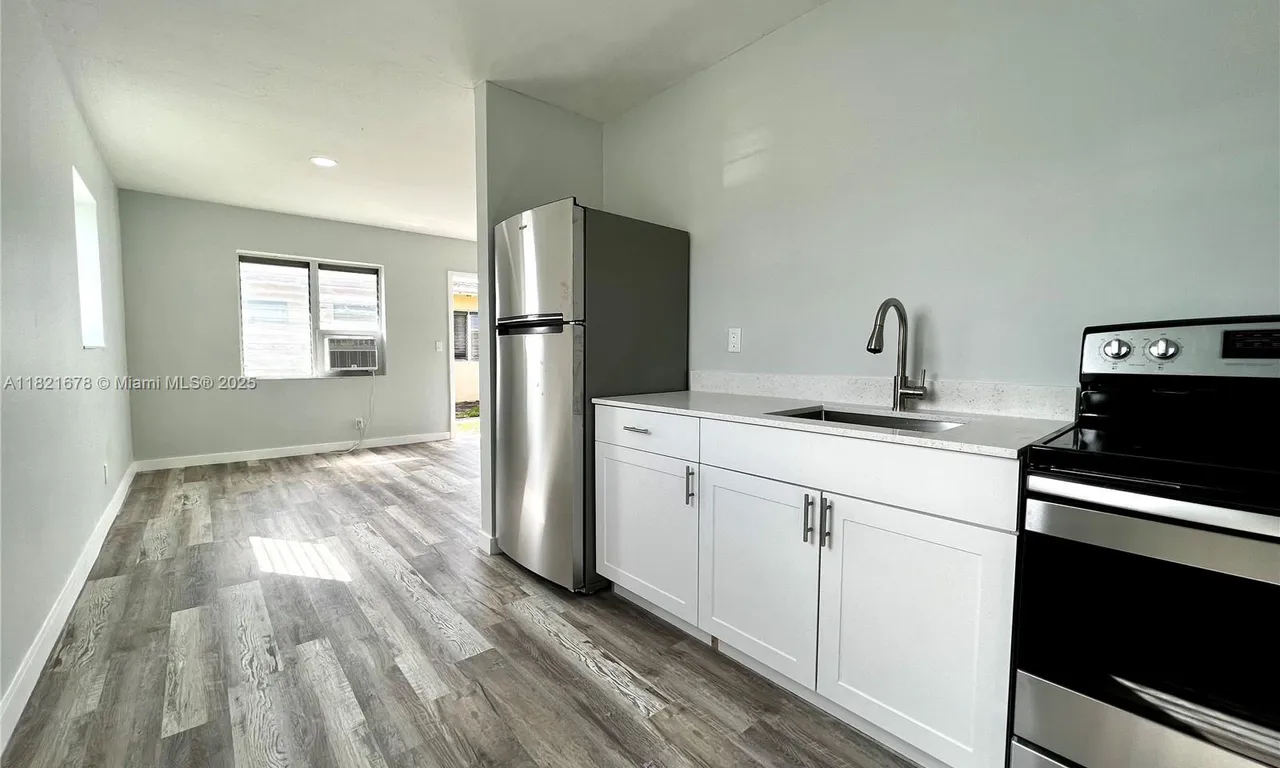 830 NW 7th St # 4, Hallandale Beach FL 33009