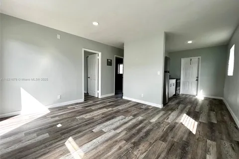 830 NW 7th St # 4, Hallandale Beach FL 33009