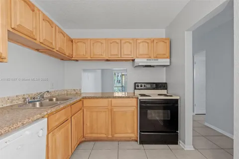 220 Croton Ave # 102, Lantana FL 33462