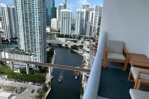 185 SW 7th St # 3701, Miami FL 33130