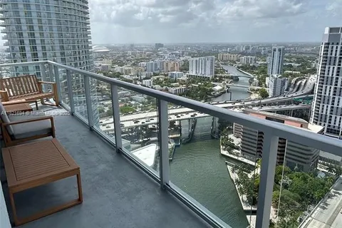 185 SW 7th St # 3701, Miami FL 33130