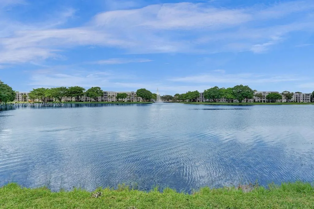 1520 Whitehall Dr # 103, Davie FL 33324