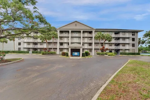 1520 Whitehall Dr # 103, Davie FL 33324