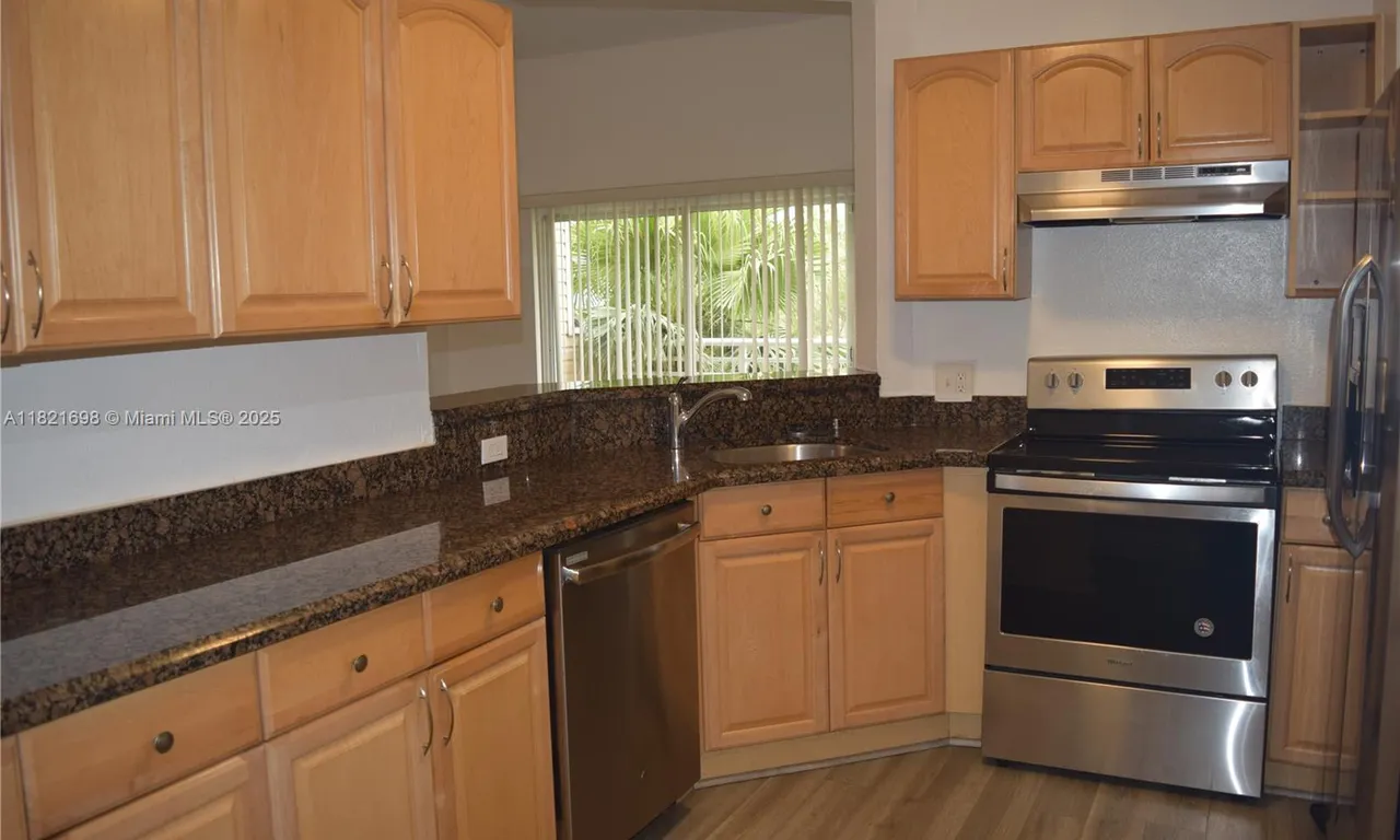 3413 NW 44th St # 206, Oakland Park FL 33309