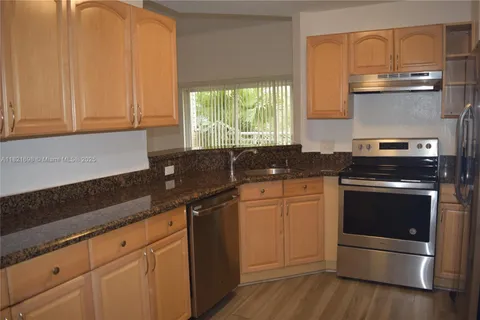 3413 NW 44th St # 206, Oakland Park FL 33309