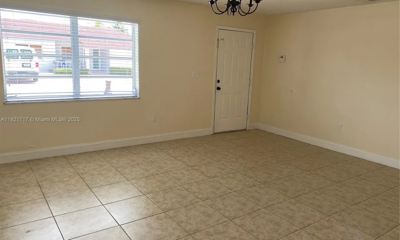 545 W 79th Pl, Hialeah FL 33014