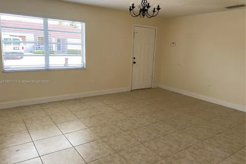 545 W 79th Pl, Hialeah FL 33014