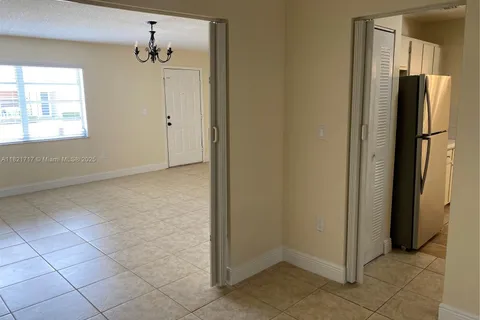 545 W 79th Pl, Hialeah FL 33014