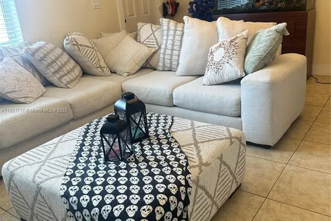 545 W 79th Pl, Hialeah FL 33014