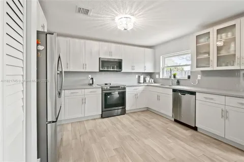 13505 SW 122nd Ave, Miami FL 33186