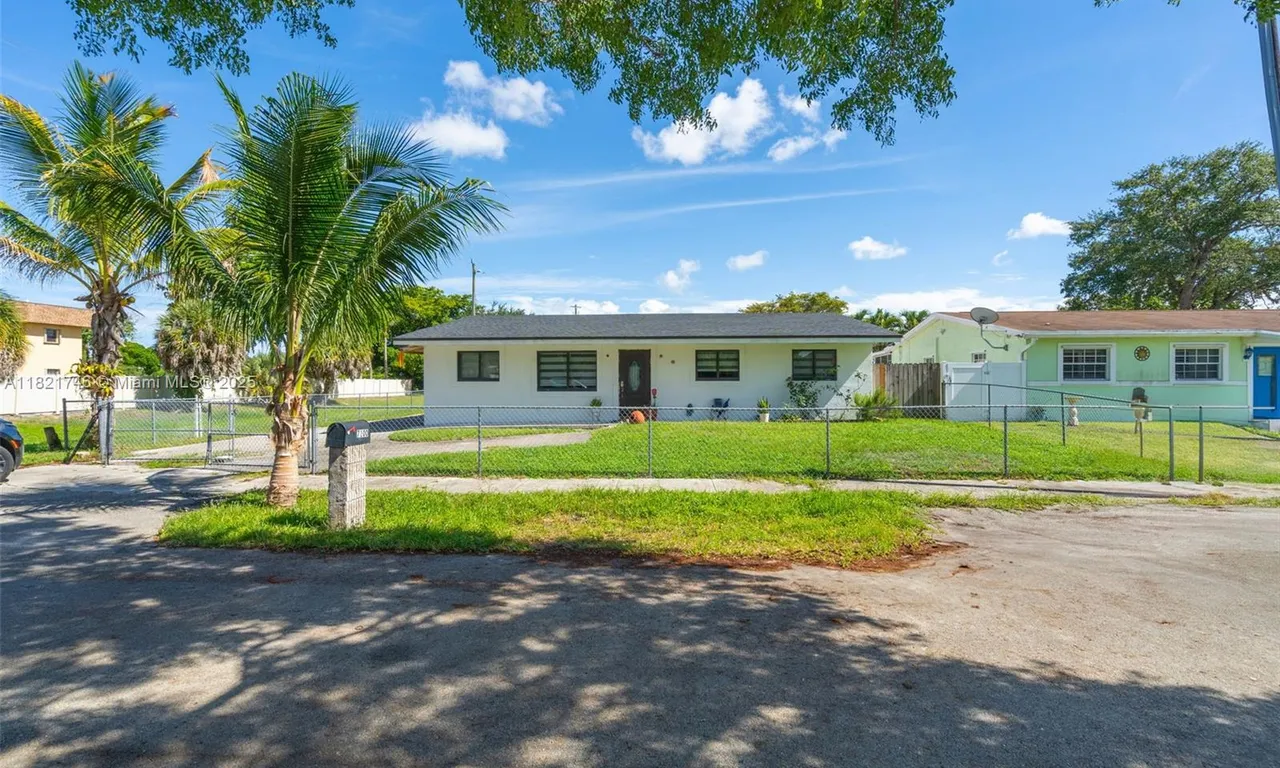 7100 Mcclellan St, Hollywood FL 33024