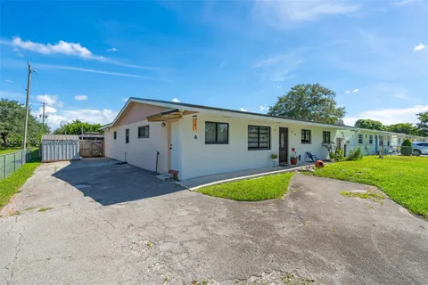 7100 Mcclellan St, Hollywood FL 33024