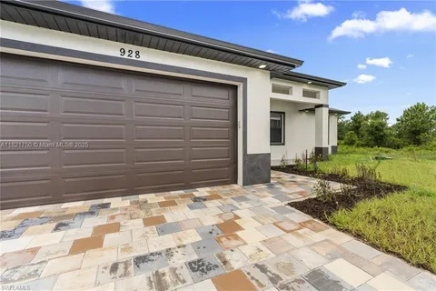 928 Milwaukee Blvd, Lehigh Acres FL 33974
