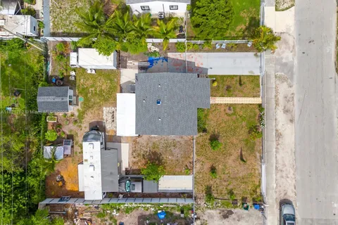 2330 NW 94th St, Miami FL 33147